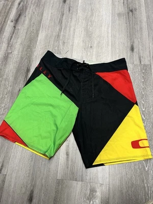 Pantalones cortos de tabla Oakley Soft Shell multicolor bloqueados talla 30 de colección Foto 1 de 4