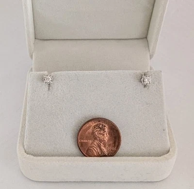 1/4 Carat Diamond Earrings 10K Gold .7 Gram Retail Price $399 Make Me An Offer! - Image 1 of 4