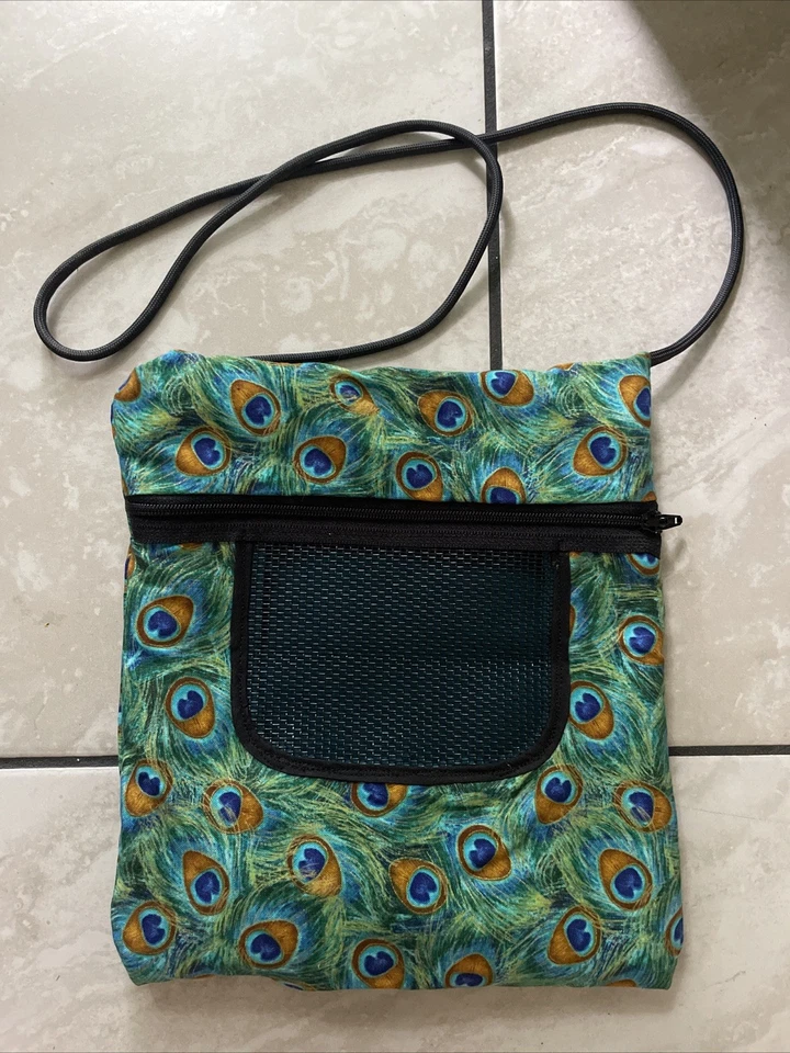 NUEVO: Sugar Glider Bounding Pouch - Peacock - 9x8 Foto 1 de 1