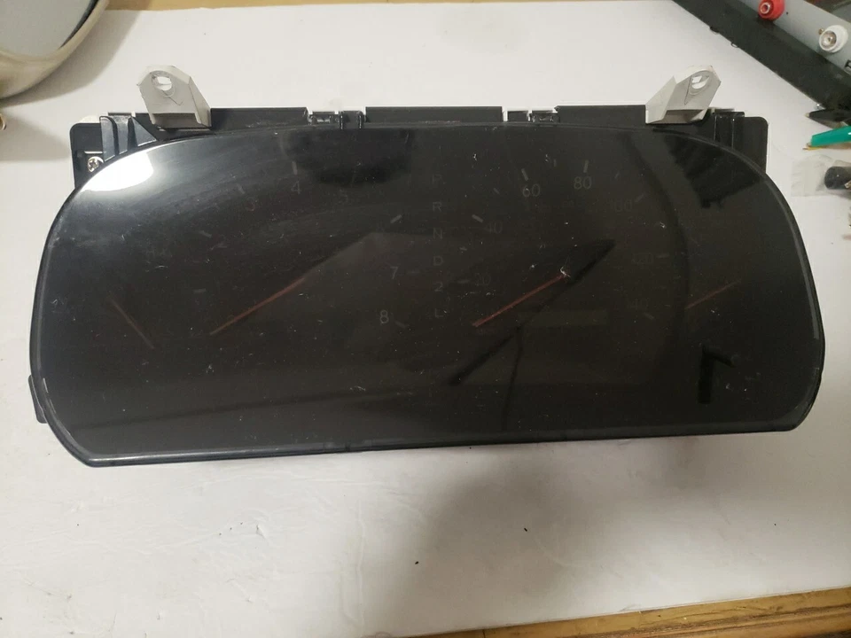 ES300 Instrument Cluster 1997 Lexus - Image 1 of 3