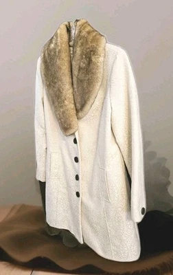 Merona Cream Damask Tapestry Coat Size Large Removable Faux Fur Collar Vintage - Image 1 of 4