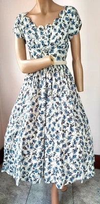 Vestido Floral Azul Ajuste y Acampanado "Vicky Vaughn" De Colección Años 50 Cuentas de Metal y Estrás Foto 1 de 4