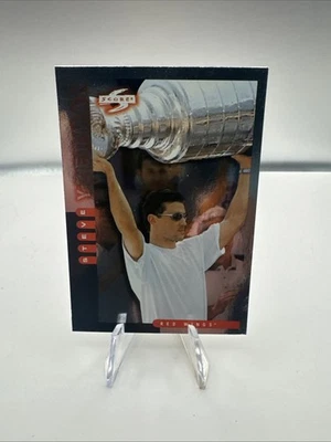 1997-98 Score Golden Blades Steve Yzerman #86 HOF NMMT - Image 1 of 4