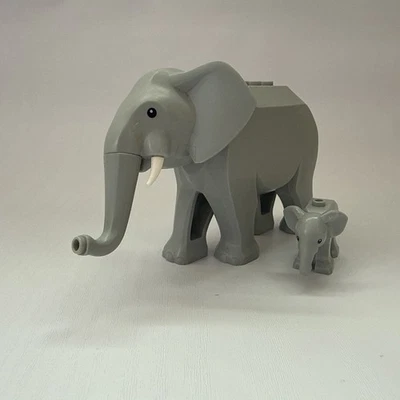 Lego Animal Elephant Minifigure 60302 Light Grey Female Short Tusk with baby - Image 1 of 4