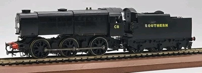 Southern R2343 Class Q1 Loco C8 Black Hornby 00 Gauge Model Locomotive  - Image 1 of 4