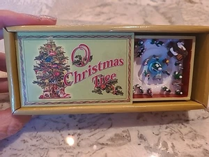 Mr. Christmas Musical Songbook O' Christmas Tree Wind-up Music Box Matchbox  - Bild 1 von 10