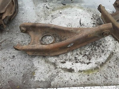 Horquilla brazo inferior trasero Ford Escort MK4 #V30 Foto 1 de 2