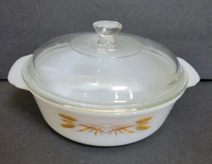 VINTAGE FIRE-KING Golden Wheat #10 2 QT. Casserole Dish With Pyrex Lid - Picture 1 of 5