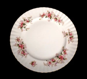 Beautiful Royal Albert Lavender Rose Dinner Plate - Picture 1 of 2