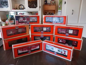 Treni boxcar Lionel serie natalizia nuovi con scatole 2000-2005, 2008, 2015-2018 - Foto 1 di 57