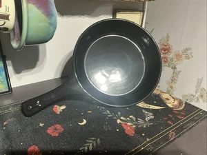 XTREMA 9" CERAMIC SKILLET FRYING PAN BLACK STOVETOP OVEN SAFE Perfect Condition - Picture 1 of 4