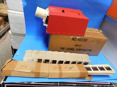 ! LIONEL 46599 TOY PROJECTOR WITH HUGE AMOUNT OF SLIDES LOOK READ ! - Image 1 of 4
