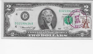 1976  $2 Federal Reserve Note  FIRST DAY ISSUE  Newark, Ohio W/ Stamps  UNC. - Picture 1 of 2