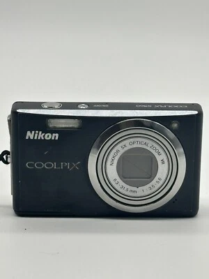 Nikon COOLPIX S560 10.0MP Digital Camera - Graphite black FOR PARTS - Image 1 of 4