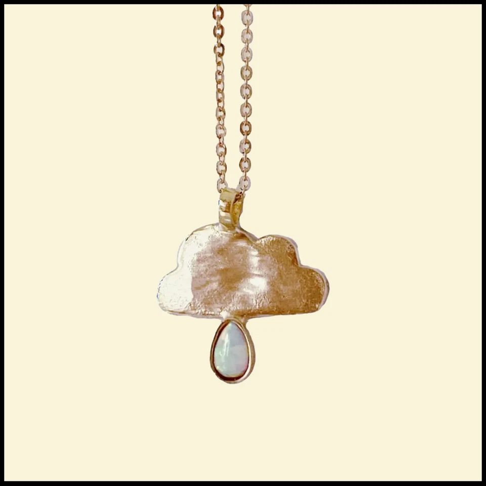 Collar Opal Rainy Day, Nugold sin latón, cadena chapada en oro de 28 pulgadas Foto 1 de 1