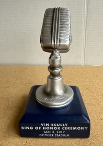 2017 LA DODGERS VIN SCULLY RING OF HONOR MIC SGA 5/3/17 - Bild 1 von 6