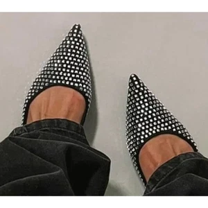 NA-KD Strass funkelnde Ballerinas spitz zulaufende Ballerinas Größe 7,5 - Bild 1 von 5