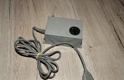 Carrera Uni, Profi, Faller AMS und Andere: Kleiner Trafo mit Spannungsregulier - Bild 1 von 2