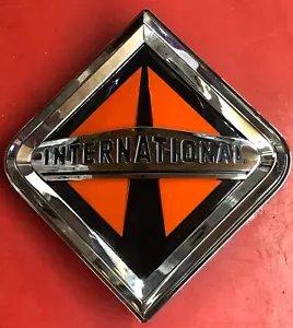 NAVISTAR INTERNATIONAL 2048 DIAMOND PRODUCT GRAPHIC GRILLE EMBLEM HOOD ORNAMENT - Picture 1 of 5