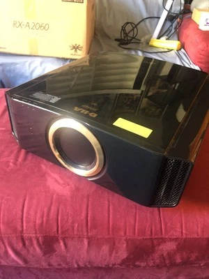 JVC DLA-RS620 Videoproiettore 4K HDR 3D - Immagine 1 di 4