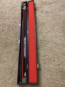two piece Bud Light Pool Cue 20 Ounce 58.5 inch excellent condition with case - Picture 1 of 12