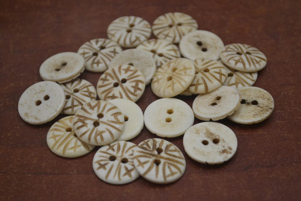 50 PCS STRIPE BROWN ROUND BUFFALO BONE SEWING BUTTONS 20mm #T-1444C - Image 1 of 1