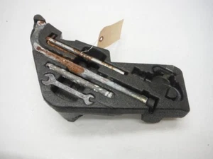 2005 PORSCHE CAYENNE S AWD A/T SPARE TIRE TOOL KIT OEM 2003 2004 2006 - Picture 1 of 9