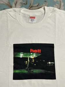 CAMISETA SUPREME HELL (BLANCA) (GRANDE) FW23 CAMUFLAJE CAJA CRUZADA LOGO HELLRAISER CAMISETA EN T - Imagen 1 de 16