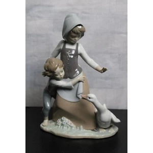 Vintage Lladro Avoiding the Goose Figurine #5033 - Picture 1 of 7