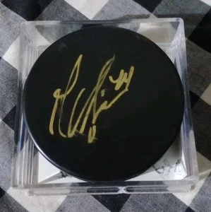 Marc Edouard Vlasic signierter Blanko Hockey Puck San Jose Haie - Bild 1 von 1