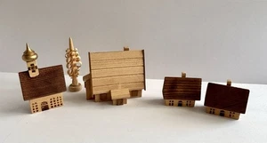 5 edificios de pueblo de madera Erzgebirge Dregano de colección iglesia de Seiffen árbol albergue LEER - Imagen 1 de 15