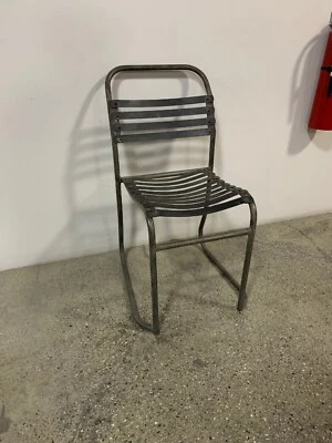 Silla de diseño de acero posmoderna vintage pátina de metal Foto 1 de 4