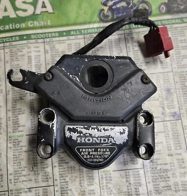 OEM HONDA 1980 CB900C / CB750C SOPORTE 53131-461-000 CAJA DE FUSIBLES 38200-461-005 Foto 1 de 4