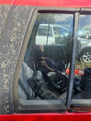 1990-1995 Nissan Pathfinder RH Passenger Rear Door Vent Glass - Image 1 of 4