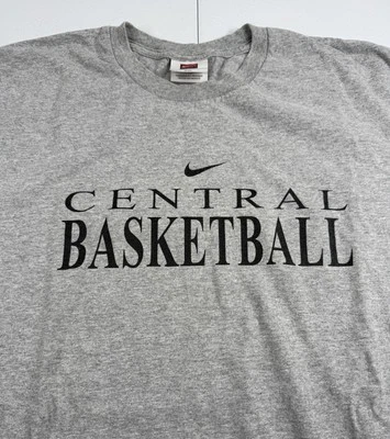 Camiseta De Colección Nike Gris Etiqueta Manga Corta Centro Swoosh Central Baloncesto Para Hombres 2XL Foto 1 de 4