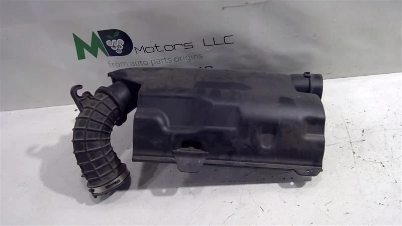 2017-2019 CHEVROLET IMPALA AIR INTAKE OUTLET DUCT OEM 13313804 - Image 1 of 3