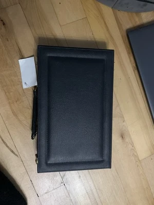 NEW/UNPLAYED Anne Carlton quality Backgammon Travel Set - black PU leather case - Image 1 of 4