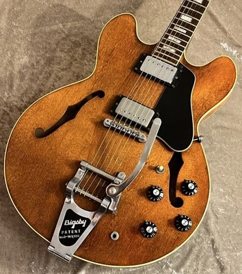 Guitarra eléctrica Gibson ES-335 TD Walnut con Bigsby 3,82 kg alrededor de 1974 Foto 1 de 4