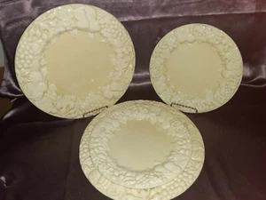 Lot of 4 Pcs. ZRIKE Everyday EMBOSSED BOUNTIFUL Cream Dinner and Salad Plates - Picture 1 of 8