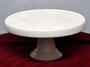 Hallmark White Ceramic Snowflake Raised Cake Server VIP Exclusive ~ NEW IN BOX - Picture 1 of 9