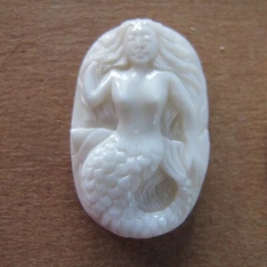 MS Kunsthandwerk geschnitzte Meerjungfrau oval Cabochon 28 x 18 mm ohne Loch Bali Fair Trade - Bild 1 von 3
