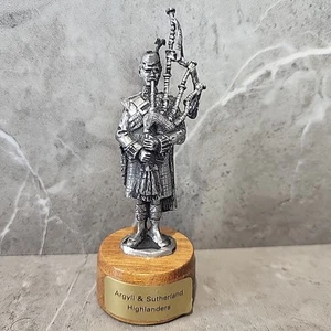 Scottish Argyll Sutherland Highland BagPipe Pewter Figurine Wood Base Kilt EUC - Picture 1 of 8