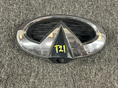 2009 2010 2011 2022 2013 INFINITI QX70 FRONT GRILLE EMBLEM WITH CAMERA HOLE - image 1 of 3