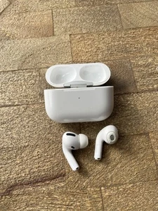 Apple AirPods With Charging Case - Photo 1 sur 1