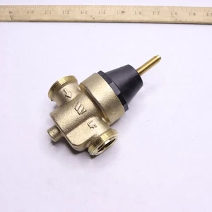 Watts Pressure Reducing Regulator Valve Bronze 3/4&quot; NPT - Picture 1 of 5