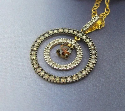 Ожерелье из желтого золота 14 карат с фантазийными коричневыми и белыми бриллиантами общим весом 80 карат - Изображение 1 из 4