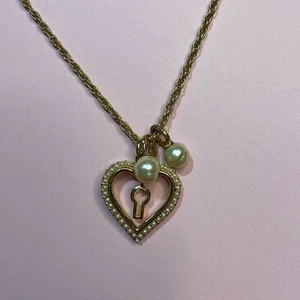 Collana Nina Ricci 1 1/4" ciondolo cuore 22in catena tono oro catena perle finte - Foto 1 di 4