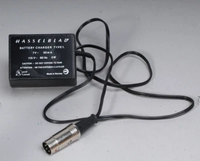 HASSELBLAD BATTERY CHARGER TYPE 1 FOR 500 EL CAMERAS - Image 1 of 3