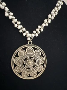 Vintage COOKIE LEE Brass Pendant Cream Acrylic Beaded Adjustable Necklace 7732 - Picture 1 of 9
