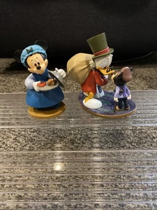 Disney Store Ltd London A Christmas Carol Scrooge con Tiny Tim & Minnie Cratchit - Imagen 1 de 16